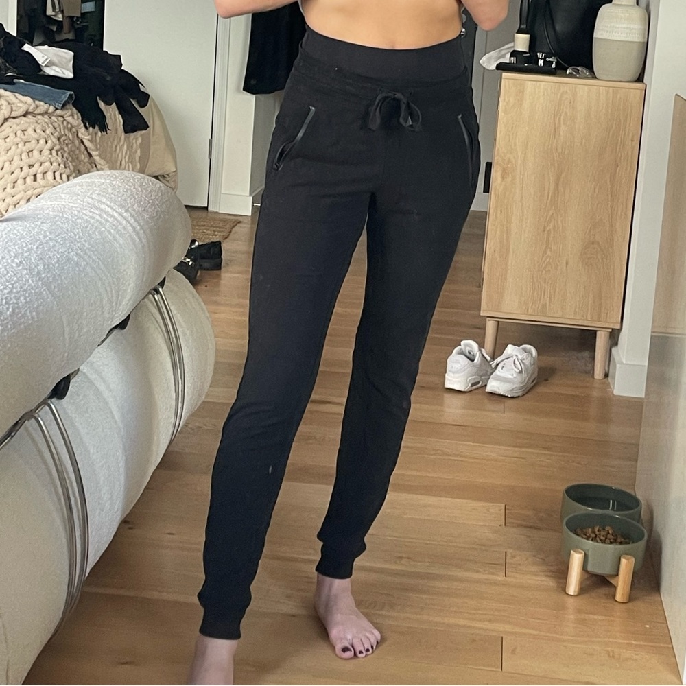 Alo Joggers